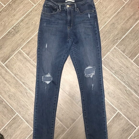 721 High Rise - Picture 2 of 11